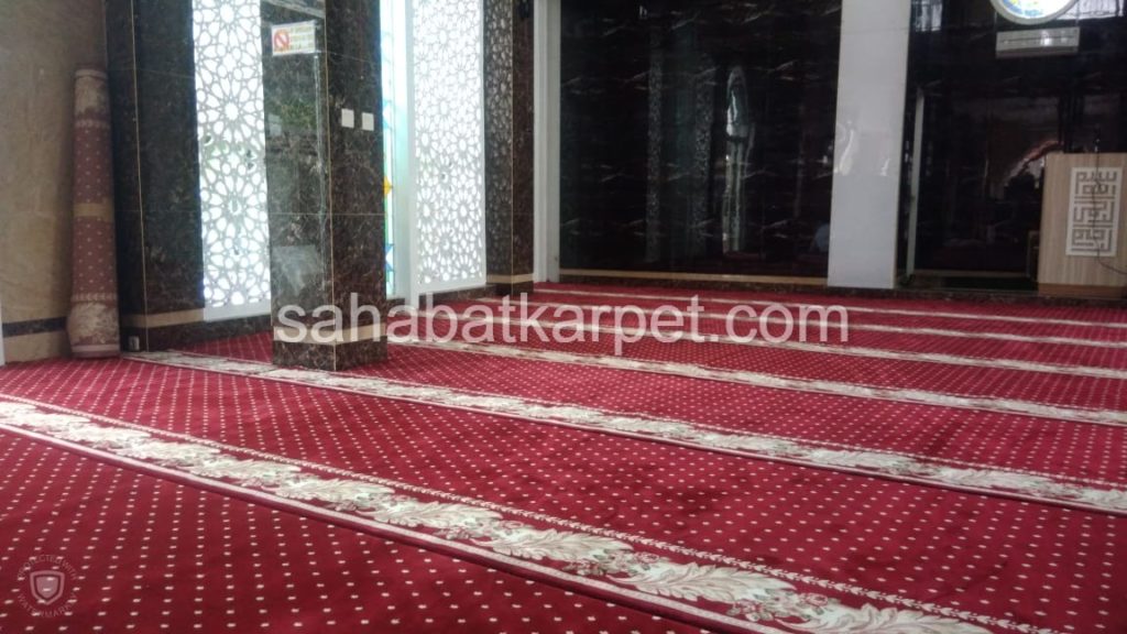 karpet masjid merah