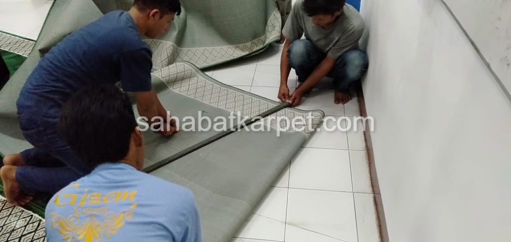 potong karpet masjid