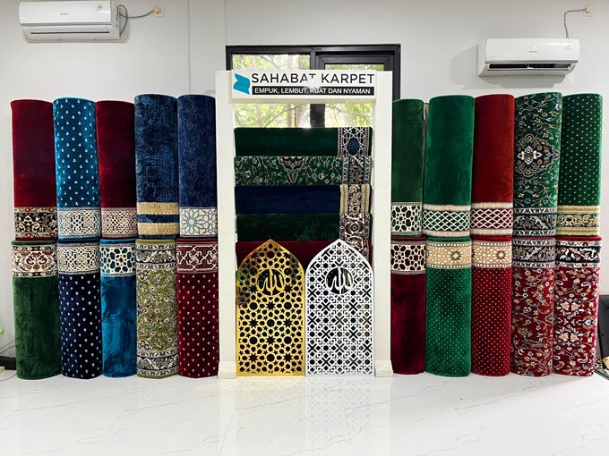 interior toko karpet masjid